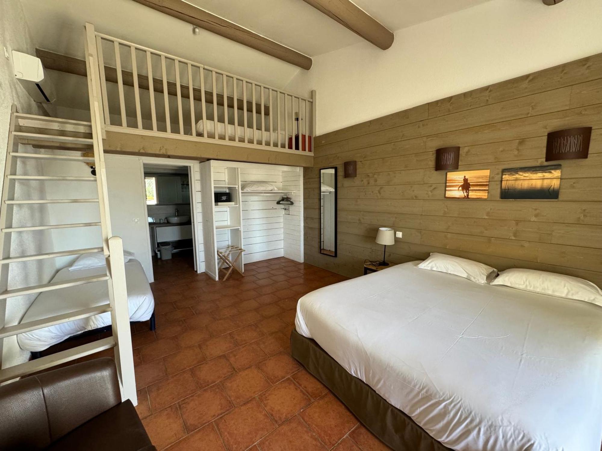 Mas Des Salicornes Hotel Saintes-Maries-de-la-Mer Kültér fotó